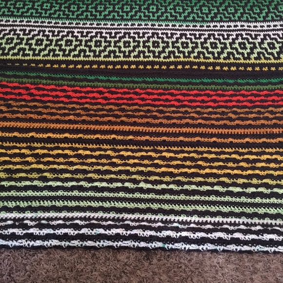 Hand-Crafted Diamond Stripe Throw Blanket - Picture 2 of 3